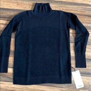 Lululemon black sweater